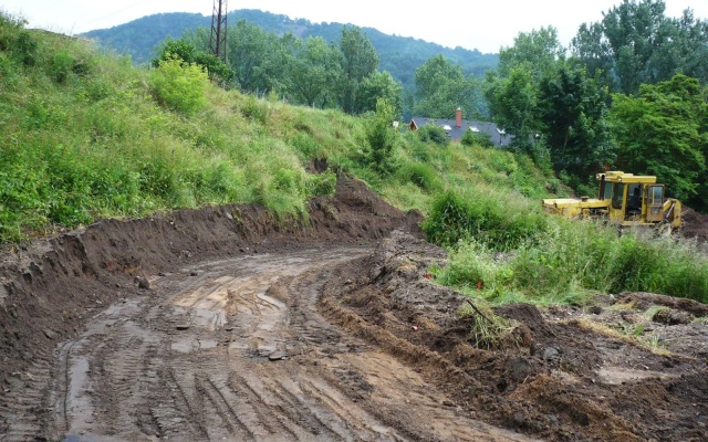 Nájezdová rampa z vyztužené zeminy ve Valtířově