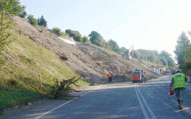 Sanace sesuvu svahu na silnici II/237 v Novém Strašecí