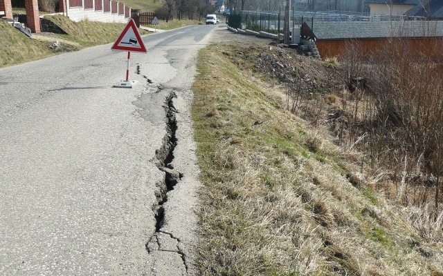 Oprava sesuvu v obci Chuchelna u Semil pomocí stavebnicového opěrného systému
