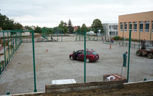 Stabilizace zemní pláně volejbalového hřiště v Kyjově