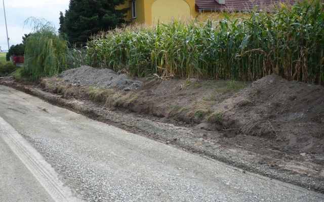 Podélné odvodnění komunikace v Dubu nad Moravou