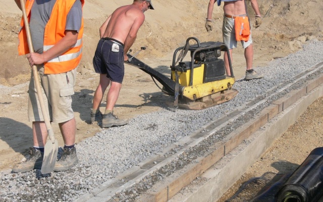 Opěrné zdi ze systému Tensartech TW1 a vyztužené strmé svahy v Bučovicích
