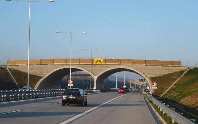 Ekodukty na silničním okruhu kolem Prahy na úseku mezi Vestcem a Lahovicemi