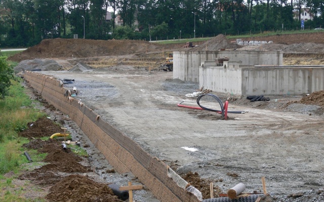 Opěrná konstrukce pro založení obchodního domu v Boskovicích