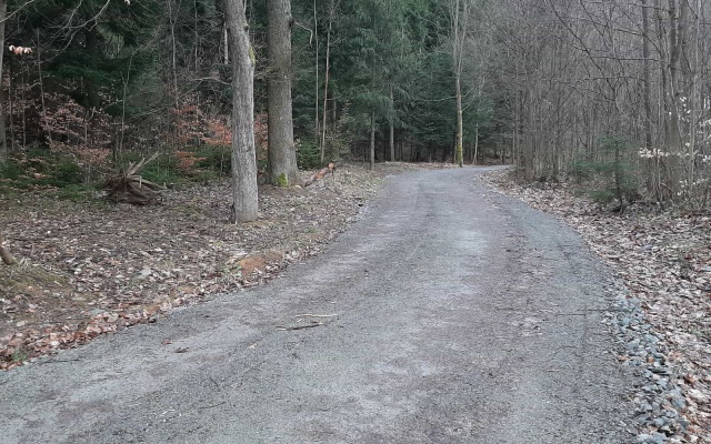 Zvýšení únosnosti lesní cesty u Rudice v Moravském krasu