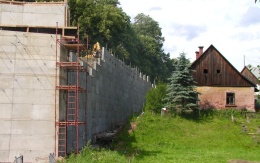 Mostní opěra a opěrná zeď na přeložce silnice I/16 Vestřev - Chotěvice