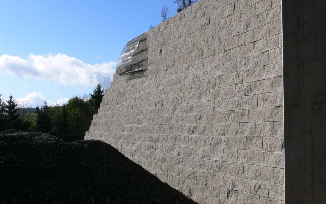 Modernizace D1, úsek 04, Ostředek - Šternov, vyztužená mostní křídla