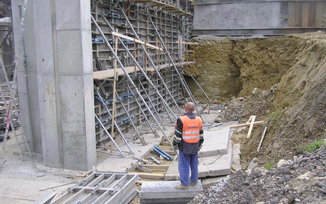 Opěrná zeď na železniční trati Třebovice - Rudoltice