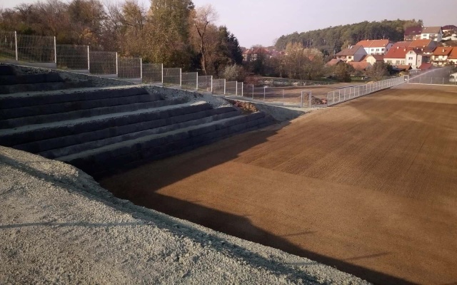 Sanace zárubní zdi na fotbalovém hřišti v Dolním Němčí