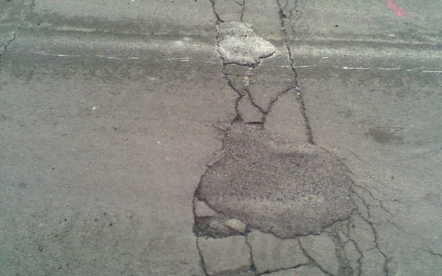 Lokální vyztužení povrchu vozovky v Praze