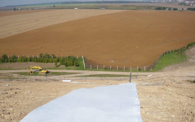 Drenážní systém a vyztužení rekultivační vrstvy na skládce v Praze Ďáblicích