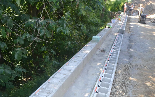 Žďár nad Sázavou, novostavba RD, opěrná zeď z vyztužené zeminy