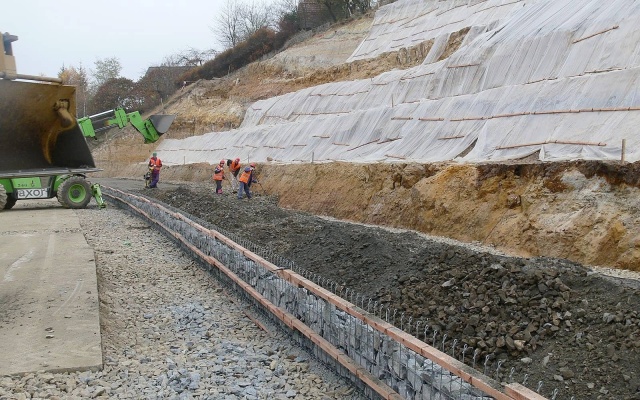 Sanace sesuvu svahu na silnici II/237 v Novém Strašecí
