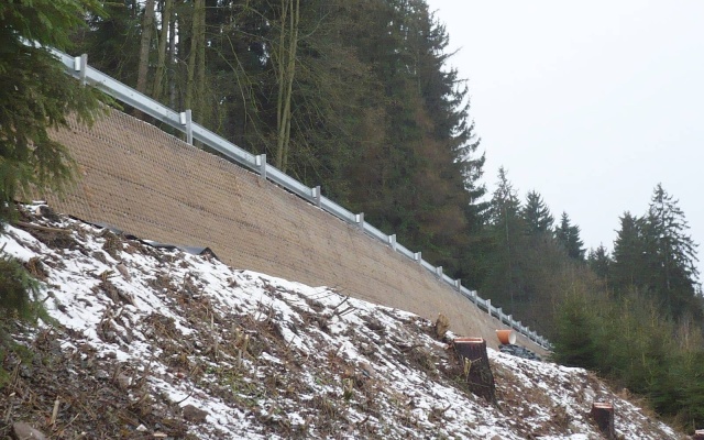 Sanace sesuvu svahu silnice II/357 ve Strachujově