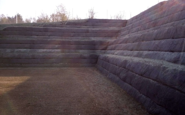 Sanace zárubní zdi na fotbalovém hřišti v Dolním Němčí