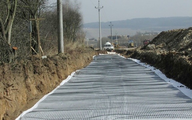 Opěrná zeď obchodního centra Olympia v Plzni