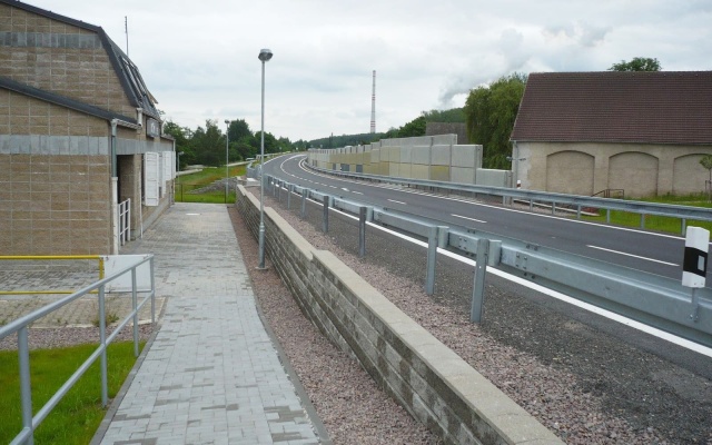 Opěrné zdi ze systému Tensartech TW1 ve Chvaleticích