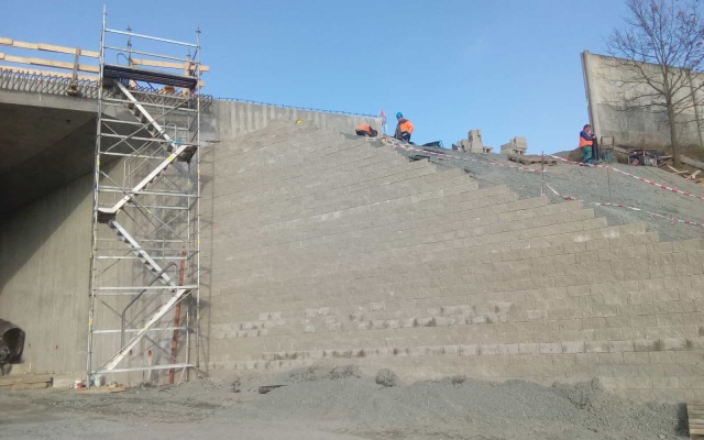 Modernizace D1, úsek 04, Ostředek - Šternov, vyztužená mostní křídla