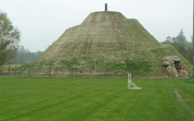 Vyztužené zemní těleso s vnitřní umělou jeskyní u Olomouce