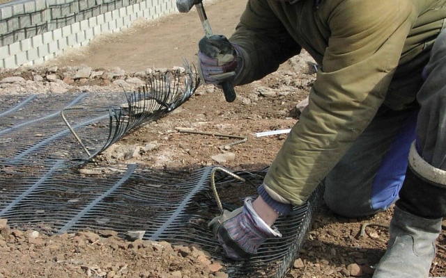 Opěrná zeď obchodního centra Olympia v Plzni