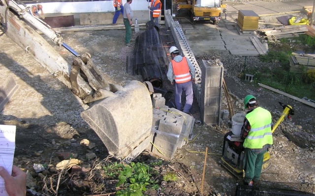 Opěrná zeď na železniční trati Třebovice - Rudoltice