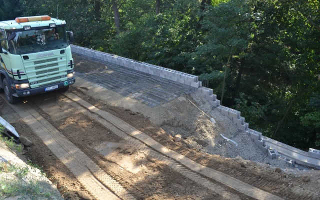 Žďár nad Sázavou, novostavba RD, opěrná zeď z vyztužené zeminy