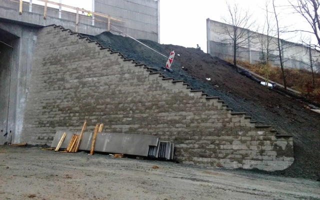 Modernizace D1, úsek 04, Ostředek - Šternov, vyztužená mostní křídla