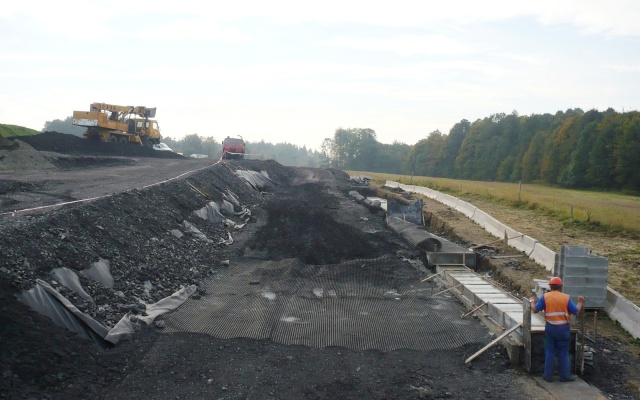 Opěrná zeď ze systému Tensartech TW1 na silnici I/48 Rychaltice - Frýdek-Místek