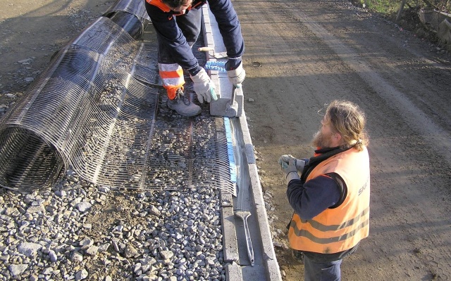Opěrné zdi ze systému Tensartech TW1 a vyztužené strmé svahy v Bučovicích