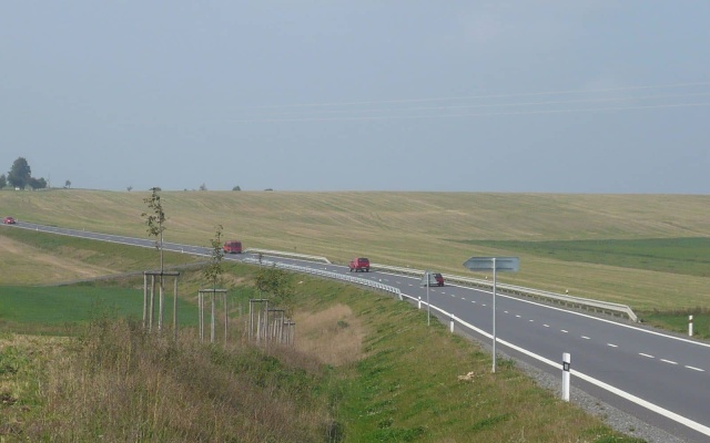 Založení nově budovaného násypu rekonstruované silnice II/405 Příseka–Brtnice