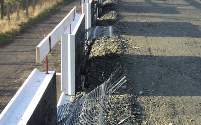 Opěrná zeď z velkoplošných panelů v Ostravě (u Zeleniny)