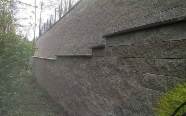 Žďár nad Sázavou, novostavba RD, opěrná zeď z vyztužené zeminy