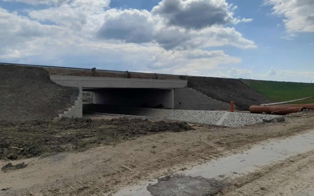 Vyztužená křídla mostu na dálnici D35, Časy - Ostrov