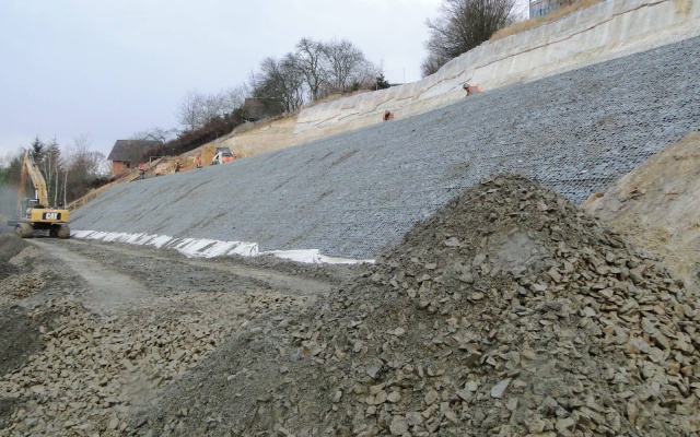 Sanace sesuvu svahu na silnici II/237 v Novém Strašecí