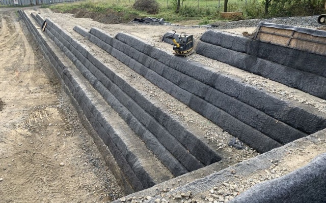 Sanace zárubní zdi na fotbalovém hřišti v Dolním Němčí