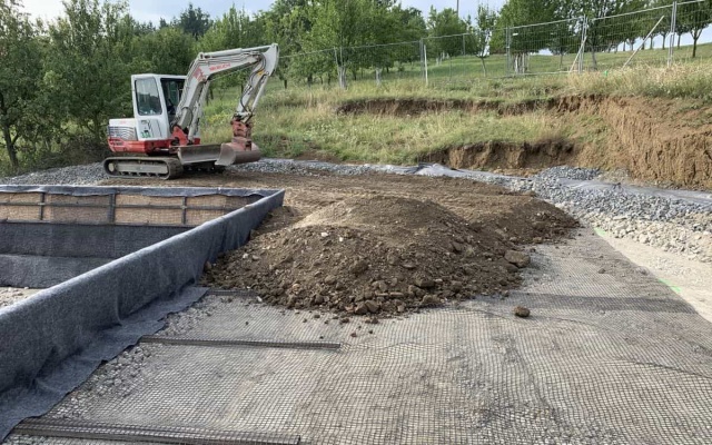 Sanace zárubní zdi na fotbalovém hřišti v Dolním Němčí