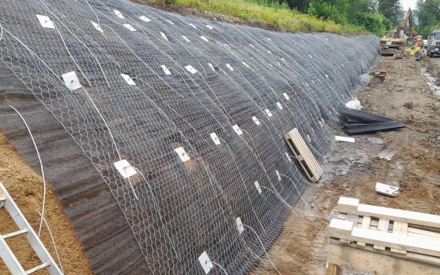 Zajištění stability svahu zemními kotvami na silnici III/48414 v Lubně