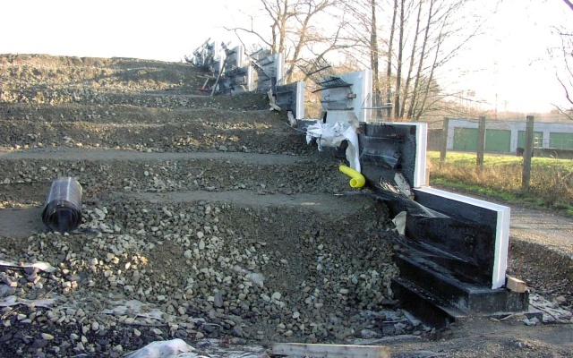 Opěrná zeď z velkoplošných panelů v Ostravě (u Zeleniny)