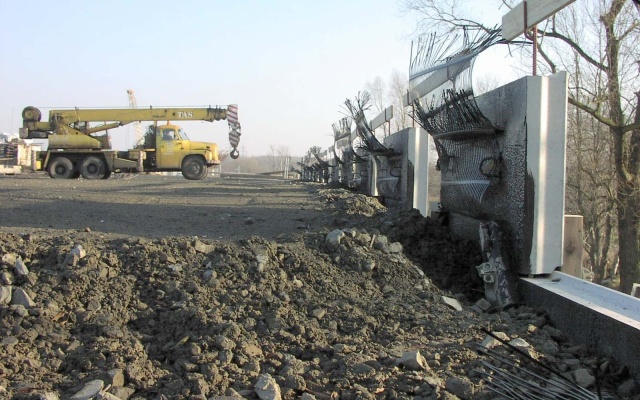 Opěrná zeď z velkoplošných panelů v Ostravě (u Zeleniny)