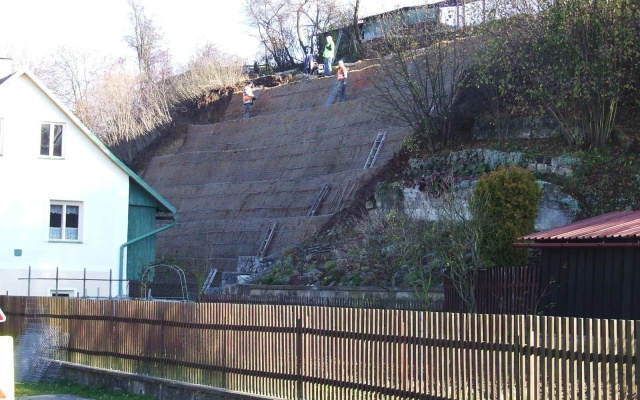 Sanace sesuvu nad domem v obci Dubá
