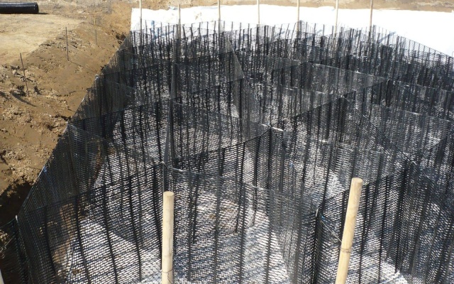 Založení nově budovaného násypu rekonstruované silnice II/405 Příseka–Brtnice