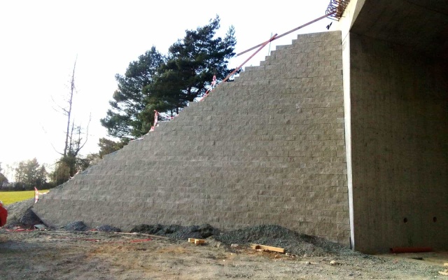 Modernizace D1, úsek 04, Ostředek - Šternov, vyztužená mostní křídla