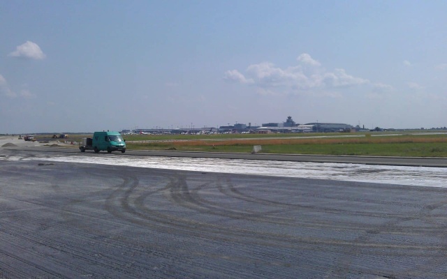 Zvýšení životnosti živičných vrstev na ranvejích letiště v Praze