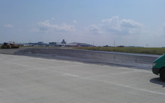 Zvýšení životnosti živičných vrstev na ranvejích letiště v Praze