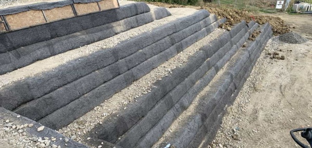 Sanace zárubní zdi na fotbalovém hřišti v Dolním Němčí