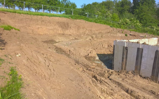 Sanace zárubní zdi na fotbalovém hřišti v Dolním Němčí