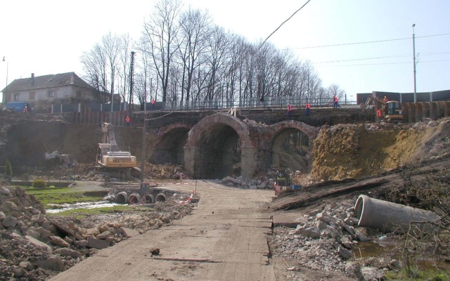 Opěrná zeď na železniční trati Třebovice - Rudoltice