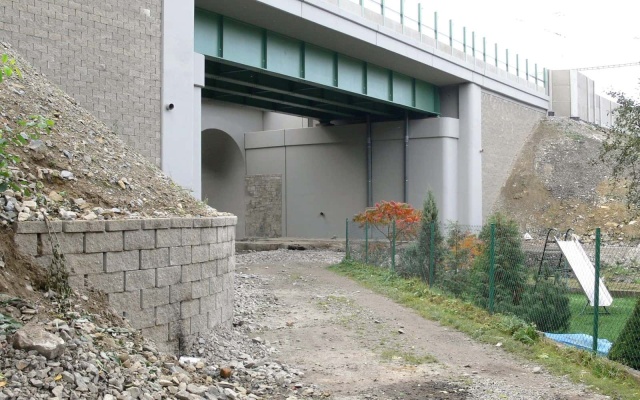 Opěrná zeď na železniční trati Třebovice - Rudoltice