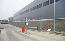 Liberec, opěrná zeď v areálu VGP parku