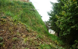 Rozšíření manipulační plochy v Dolanech u Kladna pomocí vyztuženého strmého svahu